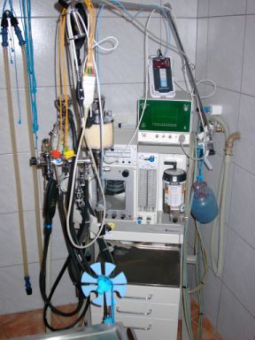 Gas-Narkosegerät und Monitore für die Narkoseüberwachung